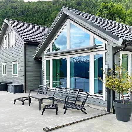 Iii * Valldal